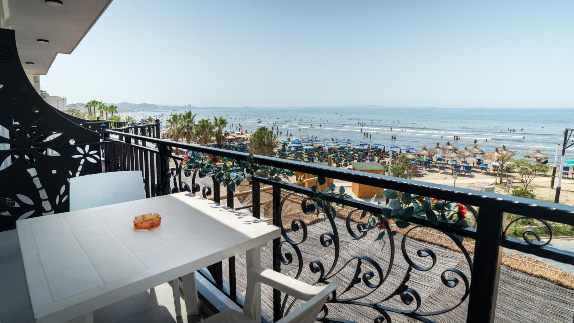 Hotel Saly Durrës Esterno foto